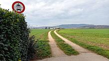 Der Talweg in Rielasingen, der hinter dem Kinderhaus Rosenegg ins Feld führt, ist der Feldweg, der zuerst saniert werden soll.