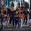 Besorgte Bürger, Nazis, Rechte und Hooligans demonstrieren 2016 in der sächsischen Stadt Bautzen gegen Flüchtlinge. Bild: imago