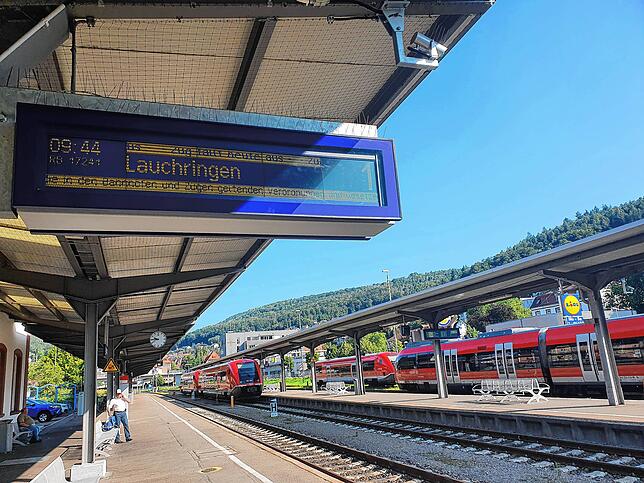 Nahezu verwaist zeigt sich der Bahnhof Waldshut am Morgen des 11. August. Wegen des Bahnstreiks fallen zahlreiche Verbindungen aus. ...