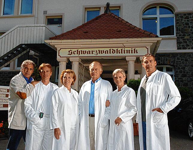 „Die Schwarzwaldklinik“: Christian Kohlund (von links), Alexander Wussow, Gaby Dohm, Klausjürgen Wussow, Eva Habermann und ...
