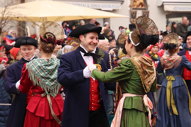 Bild 13: Schwerttanz beim Narrentag: In Bildern und Videos zum Nacherleben