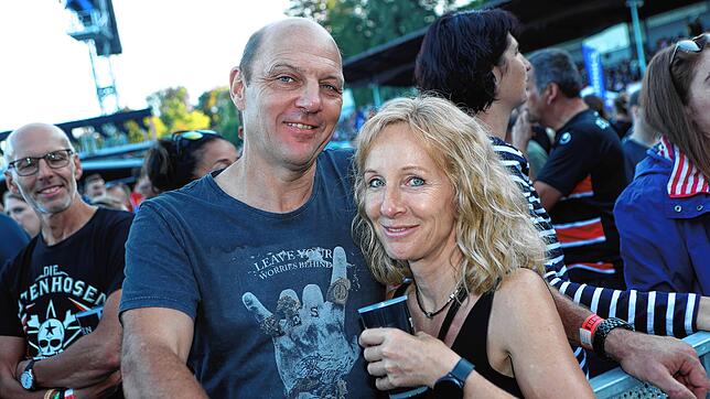 Bild 28: Die Toten Hosen geben sich in Konstanz die Ehre. Fotos aus dem ausverkauften Stadion