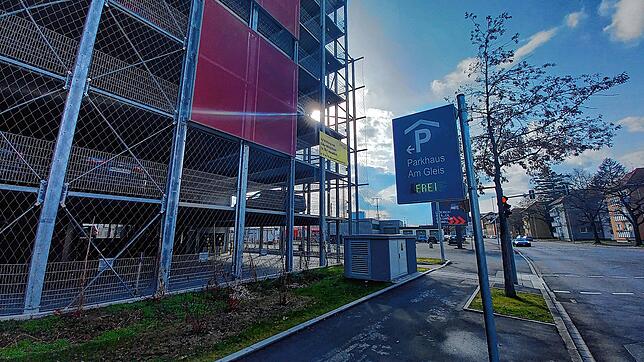 Rund sechs Millionen Euro hat der Bau des Parkhauses der Stadtwerke Singen gekostet.