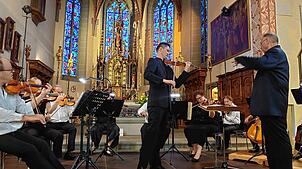 Sommerkonzert mit dem Geiger Andreas Janke sowie dem Dirigenten Georg Mais und Mitgliedern des Südwestdeutschen Kammerorchesters ...