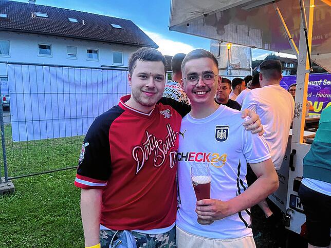 Bild 3: Zwischen Musik und EM – Der Freitag beim Dorffest Lienheim