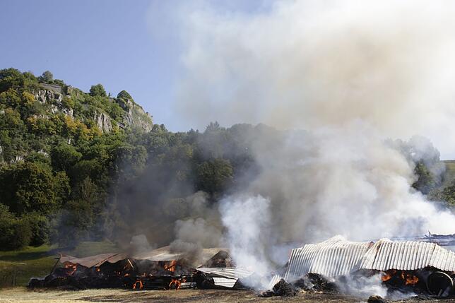 Bild 12: Bilder vom Brand eines Hof-Gebäudes auf dem Hohentwiel