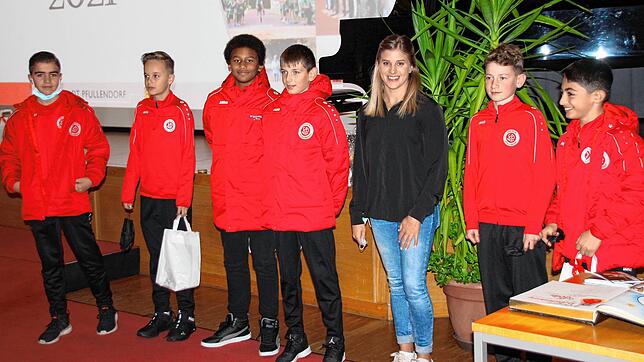 Die Nachwuchskicker des SC Pfullendorf, die als E-Jugendspieler in der Saison 2019/2020 den Bezirksmeistertitel in der Kleinfeldstaffel ...