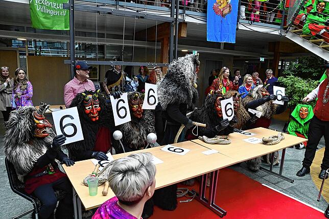 Bild 33: Fasnacht 2025: Hexen rollten im Villinger Landratsamt den roten Teppich aus - Die schönsten Bilder!