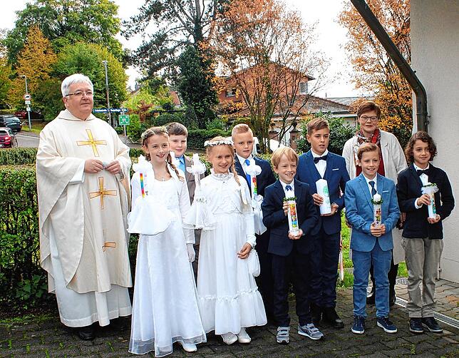 Acht Kinder aus Harpolingen und Rippolingen feierten in der katholischen Kirche Sankt Martin in Obersäckingen das Fest der ersten ...