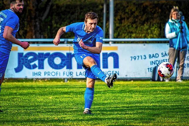Bild 13: TuS Efringen-Kirchen gelingt ein 3:1 im Abstiegskampf beim FC Wallbach &ndash; und wir haben Bilder!
