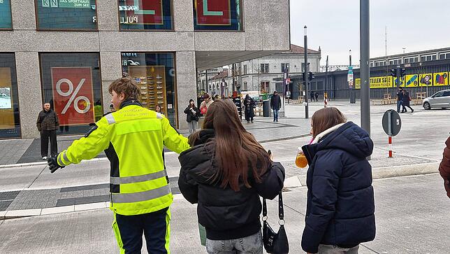 Die Einsätze der Verkehrskadetten während der Bauphase am Bahnhofplatz werden jede Woche unter der Leitung des Verwaltungsdezernenten ...