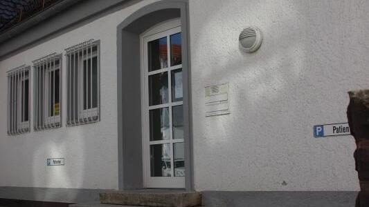 Die Kinderarztpraxis Mil am Bärenplatz war aus gesundheitlichen Gründen seit Monaten geschlossen. Die Nachfolge-Suche ist jetzt ...