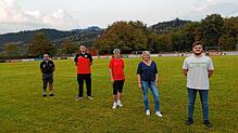 Der neue Vorstand ist auf dem Platz (von links): Erwin Schabert (Beisitzer), Tim Schuler (stellvertretender Jugendleiter), Martina ...