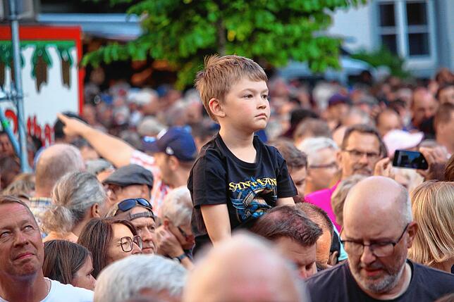 Bild 10: Santiano rocken auf dem Schlossplatz (Teil 1)