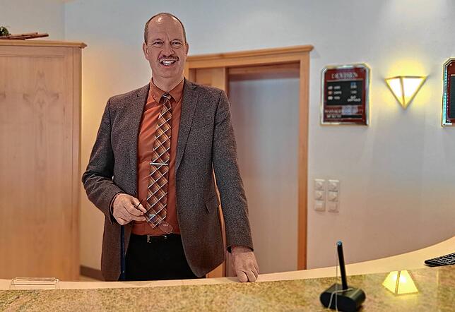 Robert Fechteler ist Schulleiter der Landesberufsschule für Hotel- und Gaststättengewerbe in Villingen-Schwenningen. In der Branche ...