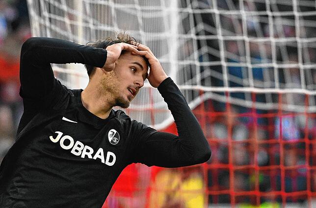 Freiburgs Max Rosenfelder reagiert.