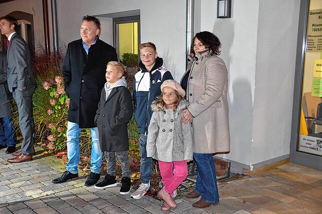 Alois Fritschi wurde von seiner Familie bei der Bekanntagbe des Wahlergebnis begleitet. Er startet in die dritte Amtszeit.