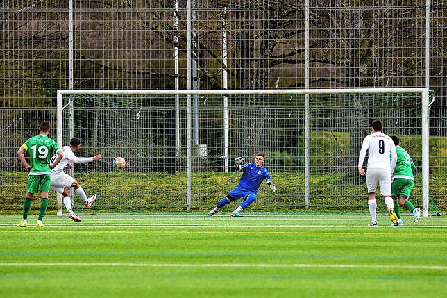 Bild 22: SV Herten setzt sich mit 4:1 gegen FC Schönau durch &ndash; und wir haben Bilder!