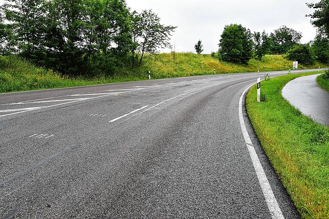Die zweispurige Fahrbahn aus Villingen raus verleitet viele Autofahrer zum Rasen: Beim Unfall im Juli 2019, bei dem drei Menschen ums ...