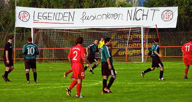 Reaktion: Nach dem Scheitern der Fusion 2003 gab sich der VfR Rheinfelden im Derby betont trotzig...