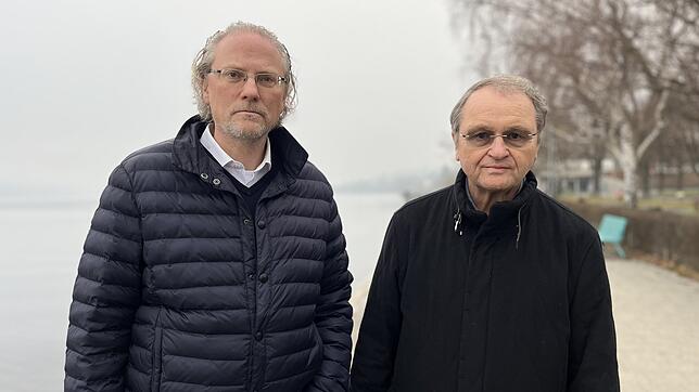 Jochen Büter (links) und Werner Wandelt aus Nußdorf müssen ab sofort ein Vielfaches an Steuer für ihre Grundstücke zahlen. Das Modell ...