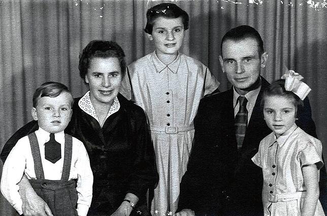 Das Familienbild der Baumanns zeigt von links Karl-Heinz, Paula, Marlies, Karl und Ursula Baumann.