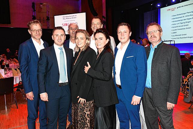 Die Firma Elma Schmidbauer war mit (von links) Lars Koller, Jannik Schmidbauer, Michael Schnaufer, Mirja Schmidbauer, Fabian Merk, ...