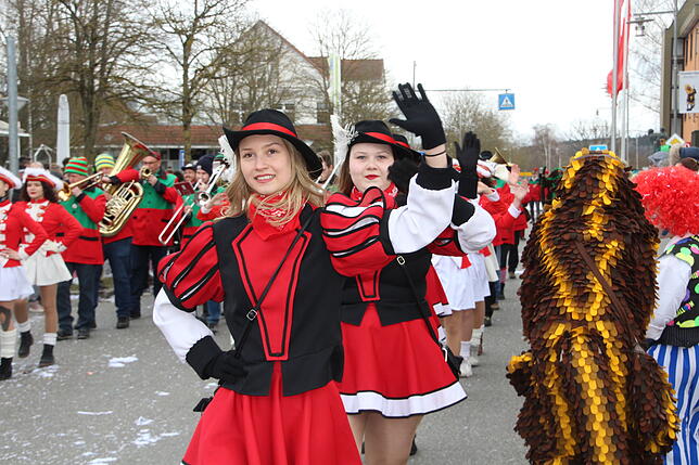 Im Gleichschritt marsch: die Funkengarde aus Fützen.