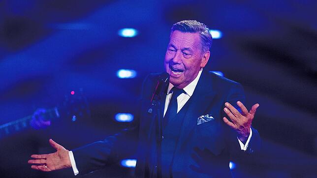 Roland Kaiser steht seit mehr als 47 Jahren auf deutschen Bühnen. Hier ist er bei einem Auftritt in einer Fernsehshow zu sehen.