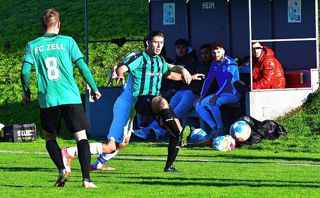 Bild 14: FC Zell übernimmt mit dem 2:1 beim FC Erzingen die Tabellenführung &ndash; und wir haben die Bilder!