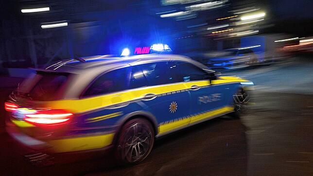(Symbolbild) Am Mittwochmorgen, 20. November, kommt es auf der B33 zu einem Unfall.