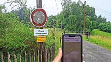 Der gesperrte Weg auf dem Kaien in Überlingen-Bonndorf. Die Beschilderung ist klar: Hier geht es nicht weiter. Trotzdem wird auf Komoot ...