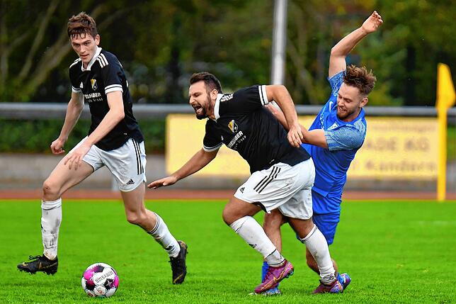 Bild 1: SV 08 Laufenburg fehlen beim 2:2 im Derby beim SV Weil vier Minuten zum Sieg &ndash; wir haben Bilder!