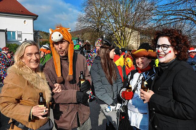 Bild 12: Narrenbaum in Leimbach – Umzug mit Tradition und Rast