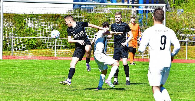 Bild 21: SG FC Wehr/Brennet siegt im Spitzenspiel mit 3:1 gegen FC WIttlingen – und wir haben Fotos!