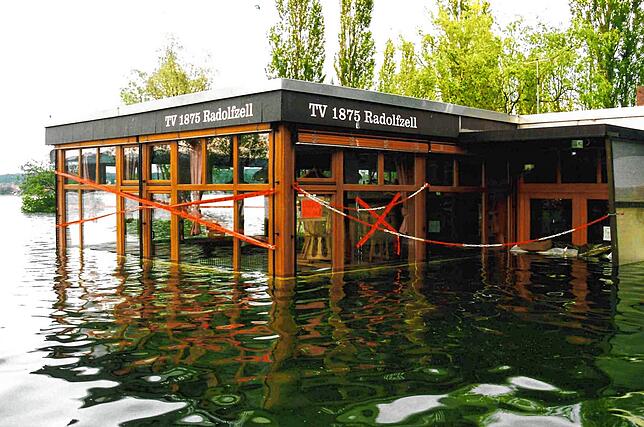 Das Turnerheim im Juni 1999 während des Hochwassers.