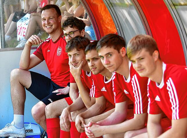 Urgestein des FC Grießen: Jörg Ritter (hinten) kennt seinen Heimatverein bestens.