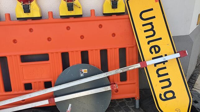 In Waldshut-Tiengen gibt es derzeit Einschränkungen im Straßenverkehr mit Sperrungen und Umleitungen. (Symbolbild)