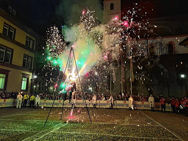 Bild 26: Hüüler-Umzug und Verbrennung &ndash; Das sind die Bilder