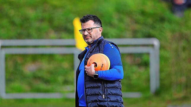 Trainer Alessandro Paolantonio und der SV Orsingen-Nenzingen müssen eine verdiente 0:1-Heimniederlage gegen den FC Bodman-Ludwigshafen ...