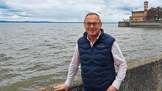 Claus Hartmann, Sanierungsmanager der Gemeinde Langenargen, ist der richtige Ansprechpartner, um die Funktionsweise von Seethermie zu ...
