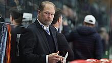 Steve Walker, Trainer der Schwenninger Wild Wings, hat mit seiner Mannschaft im Auswärtsspiel gegen die Löwen Frankfurt drei Punkte ...