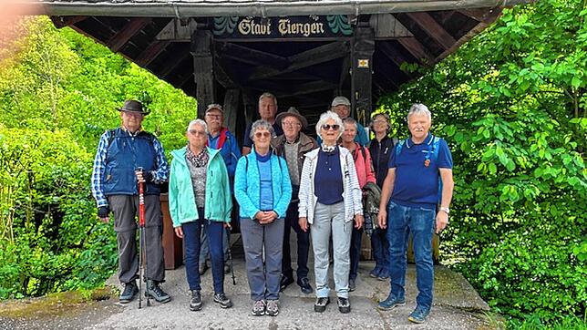 Sie sind mitgewandert: Die Mitglieder des Schwarzwaldvereins Häusern. Es ging durch die Region bis zum Glockenhof. Bild: Marietta Michel