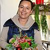Floristin Regina Kirchmann aus Pfullendorf zeigt Schritt für Schritt, wie man diesen adventlichen Strauß nachbinden kann.