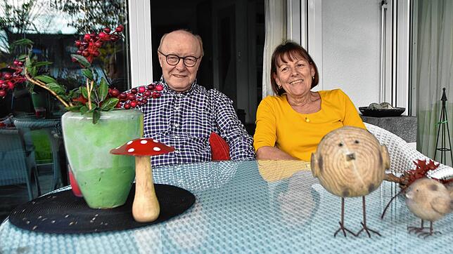 Norbert und Beate Dietrich haben sich mit Büchern und Musik vom Warten auf Genesung abgelenkt.