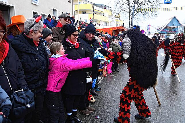 Bild 11: Von wegen Pfui Teufel: 4000 Narren gratulieren den Dauchinger Teufeln zum närrischen Jubiläum