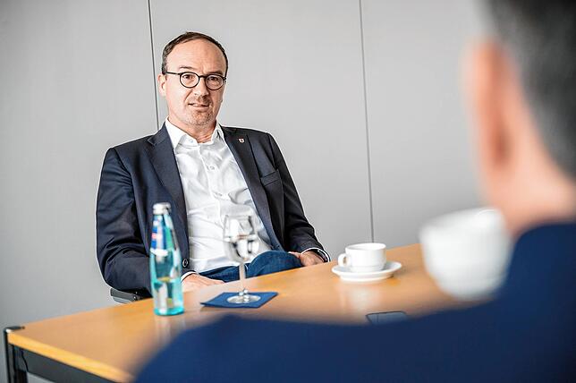 Bild 3: &bdquo;Zusammenarbeit mit Luigi Pantisano bei der Stadt? Warum nicht?&ldquo; Im Interview mit dem neuen, alten Konstanzer Oberbürgermeister überrascht Uli Burchardt mit einigen Aussagen