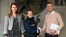 Jacqueline Bouwman (Mitte) mit Anna Benner und Giovanni Costantino. Bild: Müller