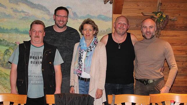 Mit einem neu gewählten Vorstandsteam geht der Bogensport-Club in das neue Geschäftsjahr: von links Hubert Schwarz, Clemens Benzing, ...