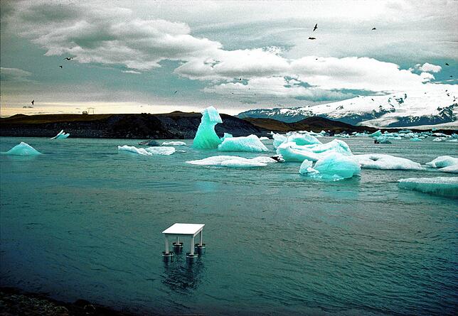 Roman Signer: Tisch, Island, 1994.